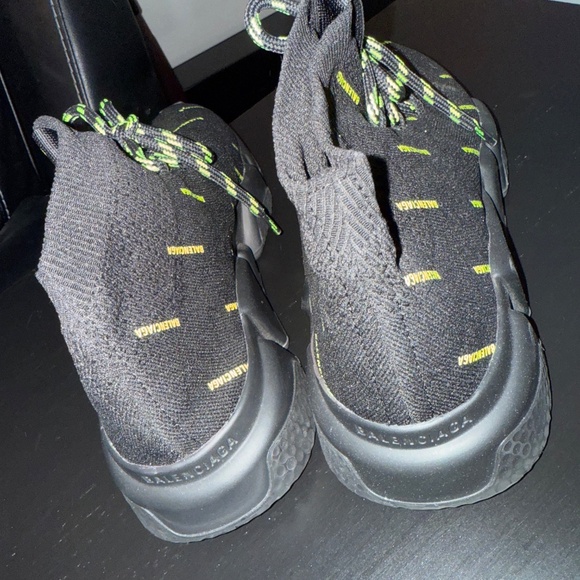 BALENCIAGA
SPEED HIGH TECH LOGO LACE-UP SNEAKERS IN YELLOW BLACK - Picture 3 of 4